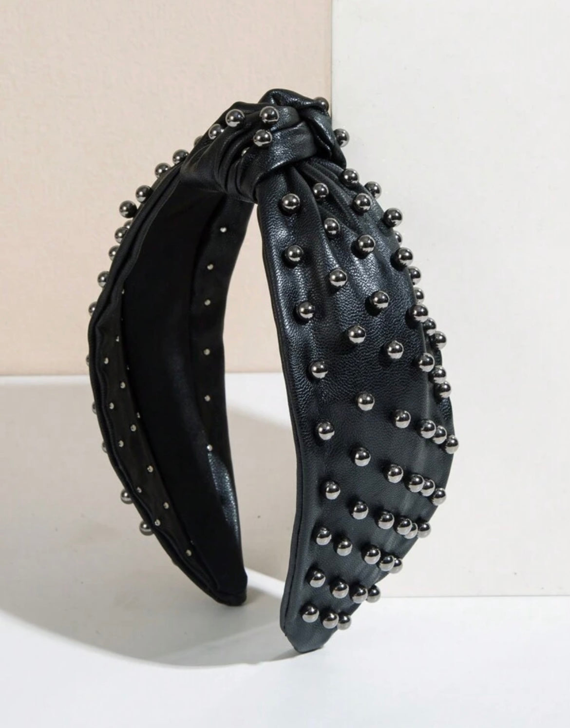 Leather Knot & Pearl
Hairband